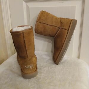 Koolaburra by UGG Women's Koola Short boots in the chestnut suede color